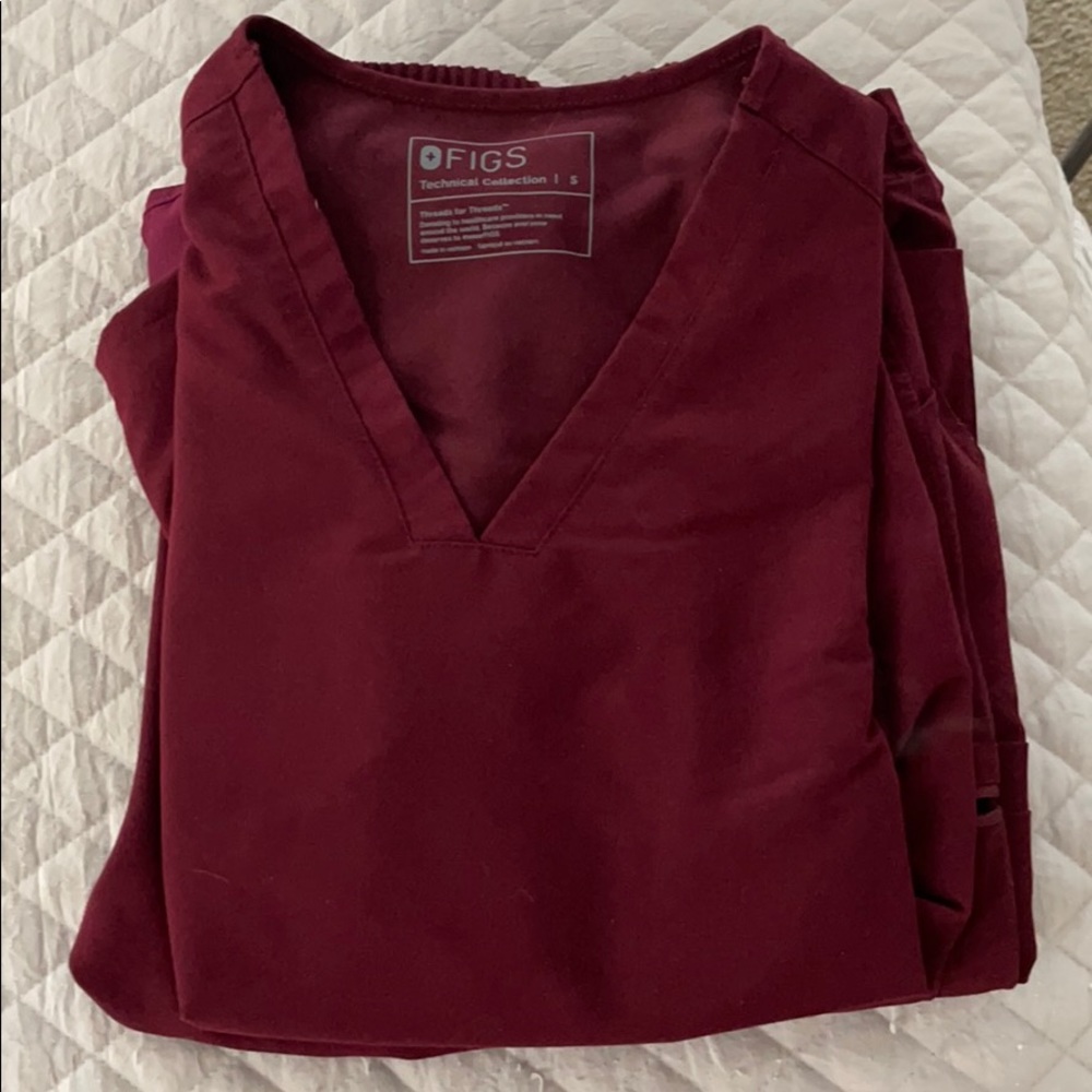 Figs scrub top